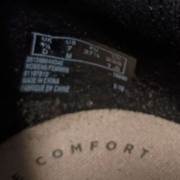 Clarks Black Patent Toe Flats - Picture 8 of 8